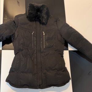 Elegant Black Fur-Collar Puffer Jacket